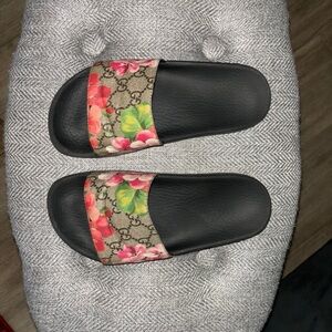 Gucci pool slide